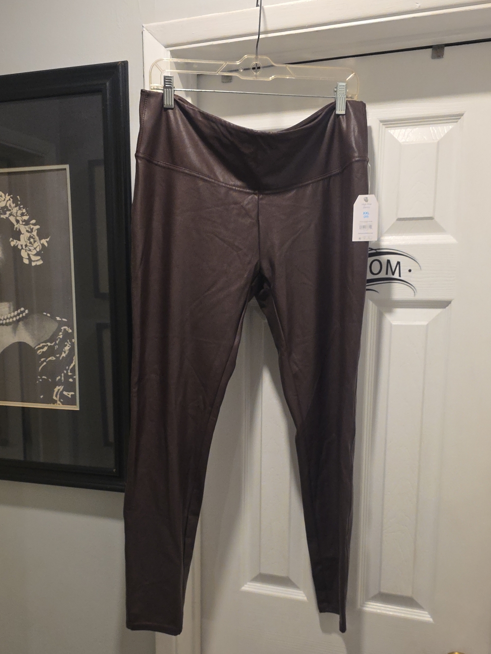 Faux-Leather Leggings in Dark Brown